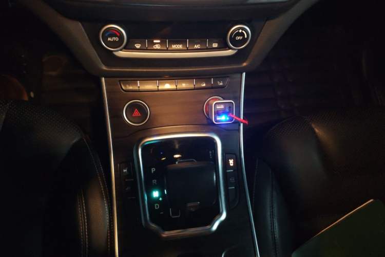Used Land X7 2016 2.0T Panoramic Prestige Edition Gear Lever