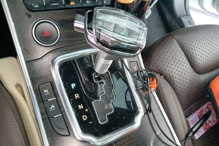 Used Land X7 2016 2.0T Panoramic Deluxe Edition Gear Lever