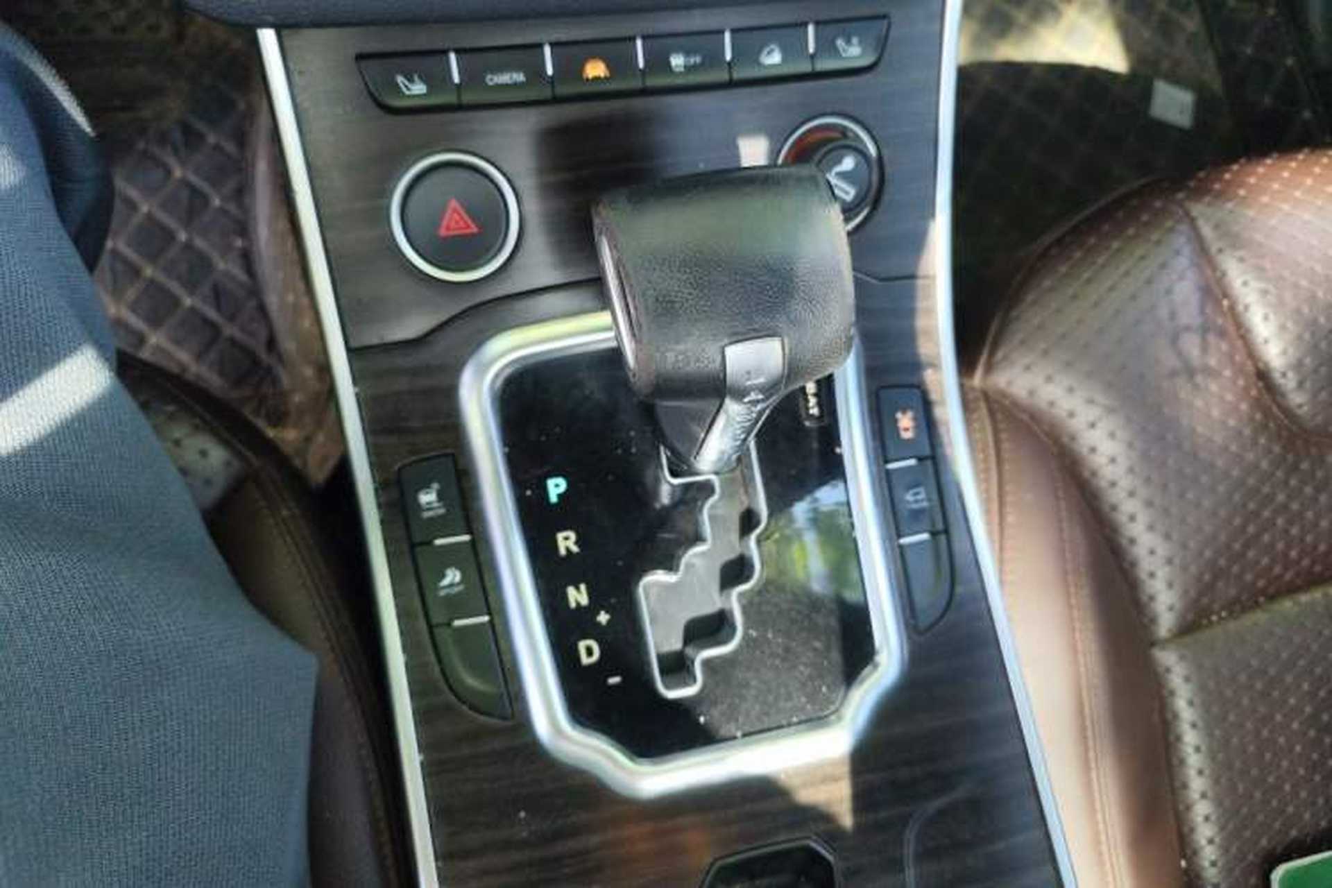 Used Land X7 2016 2.0T Panoramic Prestige Edition Gear Lever