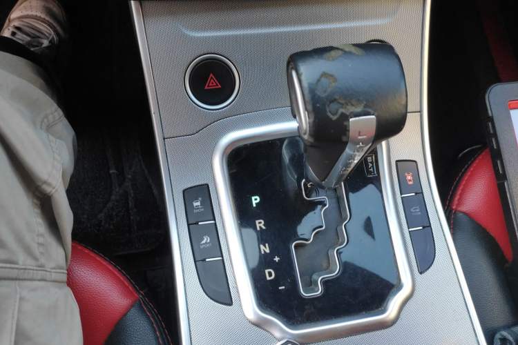 Used Land X7 2016 2.0T Panoramic Deluxe Edition Gear Lever