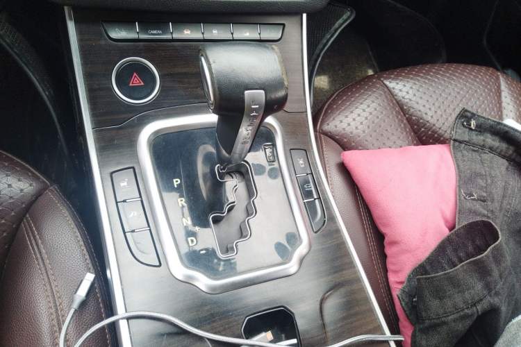 Used Land X7 2016 2.0T Panoramic Deluxe Edition Gear Lever