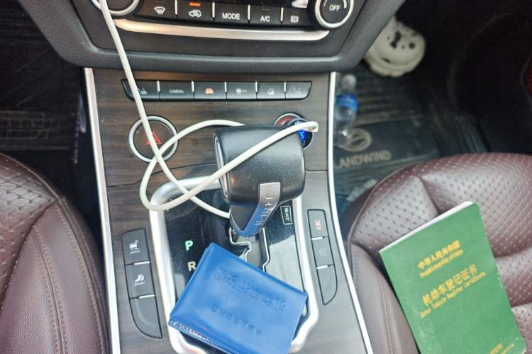 Used Land X7 2016 2.0T Panoramic Prestige Edition Gear Lever