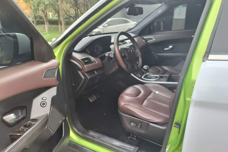 Used Land X7 2016 2.0T Panoramic Prestige Edition Interior 2