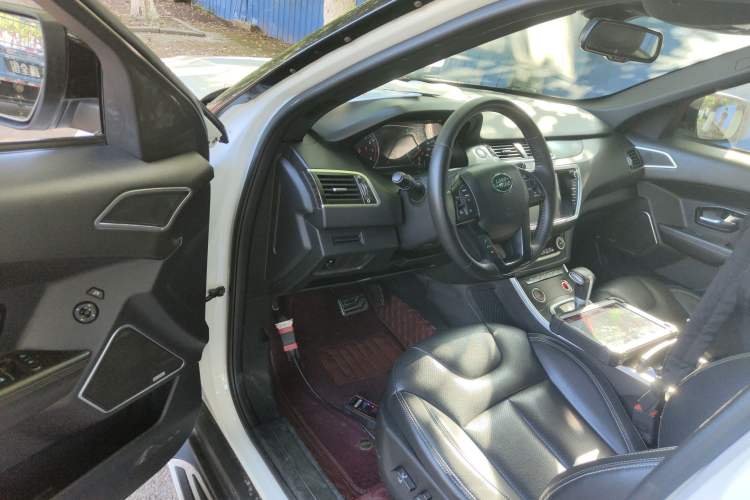 Used Land X7 2016 2.0T Panoramic Prestige Edition Interior 3