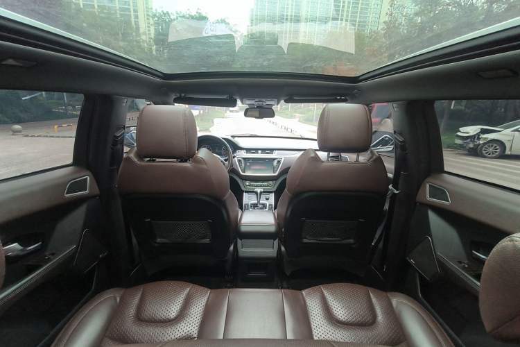 Used Land X7 2016 2.0T Panoramic Prestige Edition Interior 4