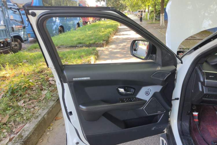 Used Land X7 2016 2.0T Panoramic Prestige Edition Interior 7