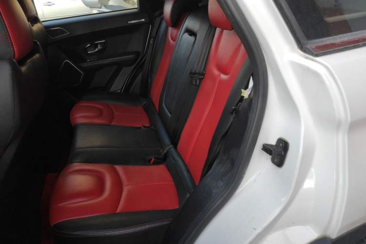 Used Land X7 2016 2.0T Panoramic Deluxe Edition Left Rear Seat