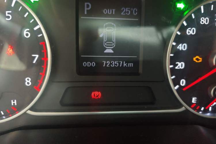 Used Land X7 2016 2.0T Panoramic Prestige Edition Odometer Close Up