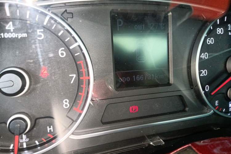 Used Land X7 2016 2.0T Panoramic Deluxe Edition Odometer Close Up