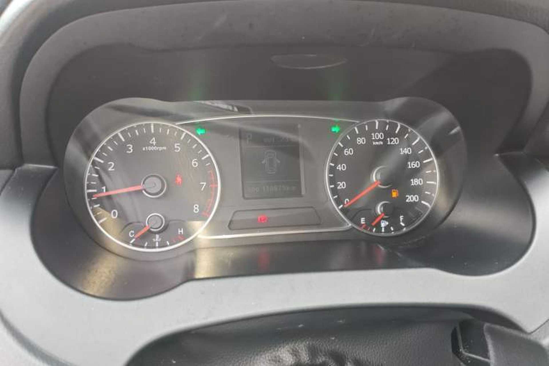 Used Land X7 2016 2.0T Panoramic Prestige Edition Odometer Close Up