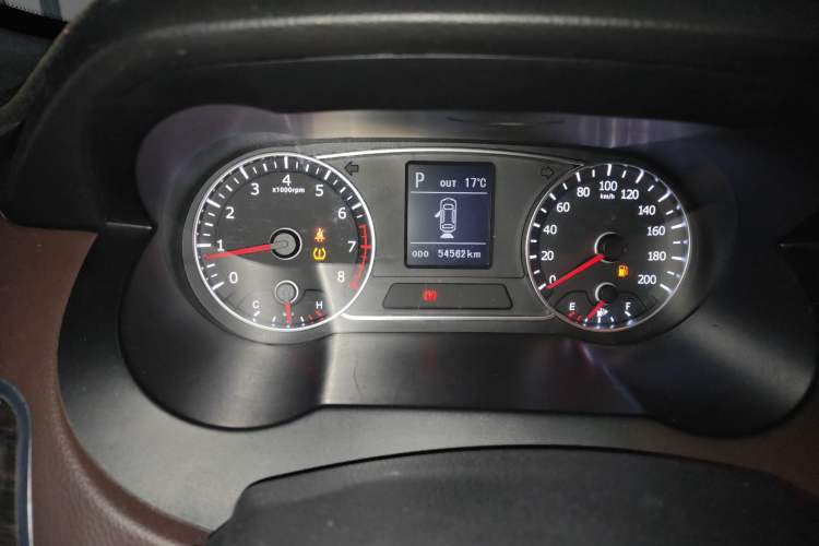 Used Land X7 2016 2.0T Panoramic Prestige Edition Odometer Close Up