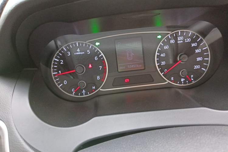 Used Land X7 2016 2.0T Panoramic Prestige Edition Odometer Close Up