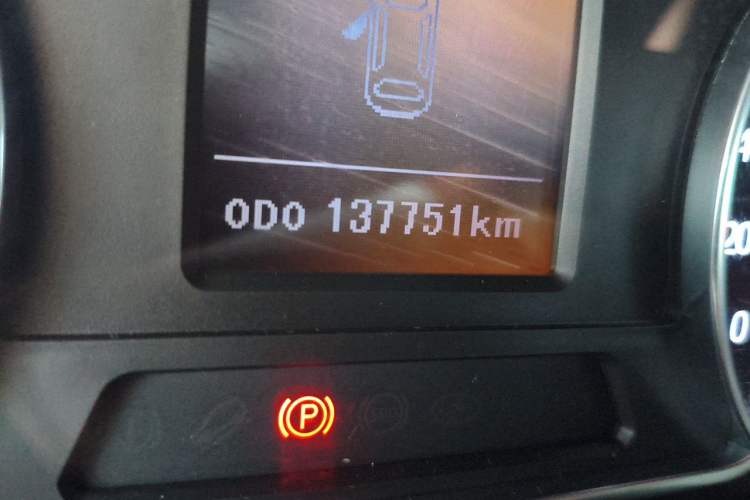 Used Land X7 2016 2.0T Panoramic Prestige Edition Odometer Close Up