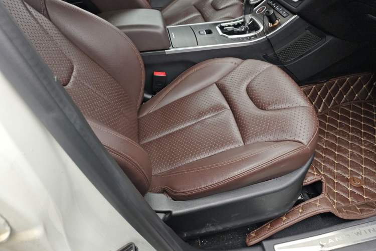Used Land X7 2016 2.0T Panoramic Prestige Edition Right Front Seat