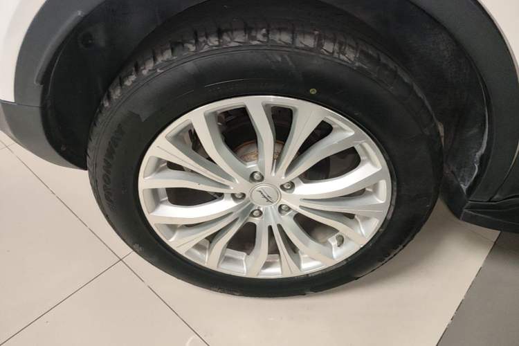 Used Land X7 2016 2.0T Panoramic Prestige Edition Right Rear Wheel Hub