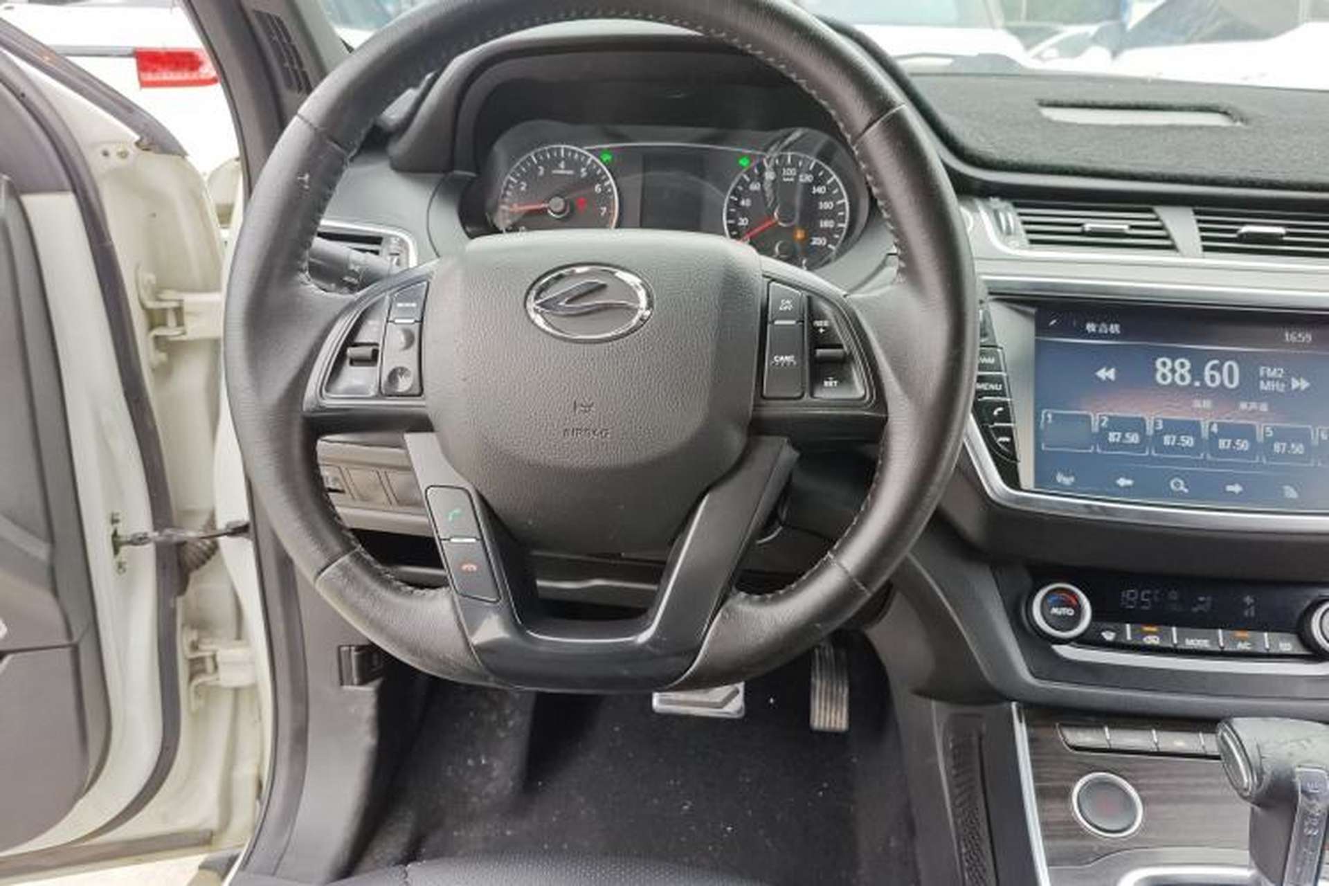 Used Land X7 2016 2.0T Panoramic Prestige Edition Steering Wheel