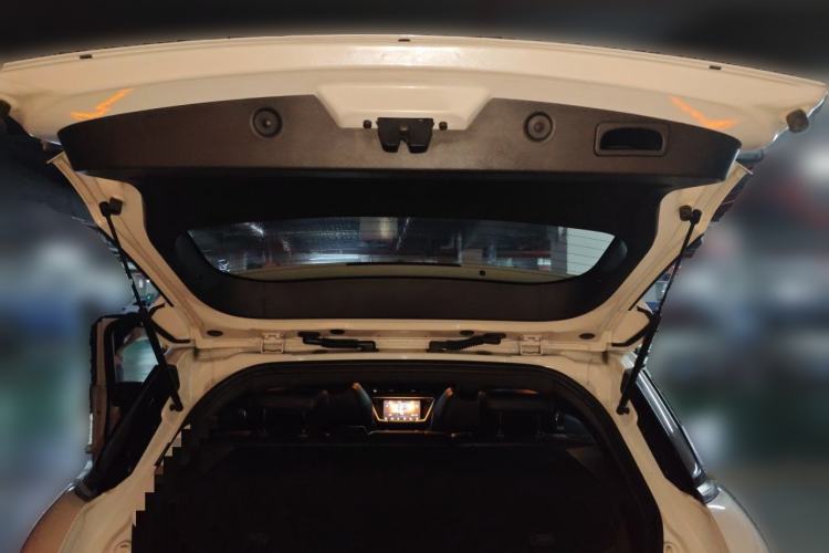 Used Land X7 2016 2.0T Panoramic Prestige Edition Trunk