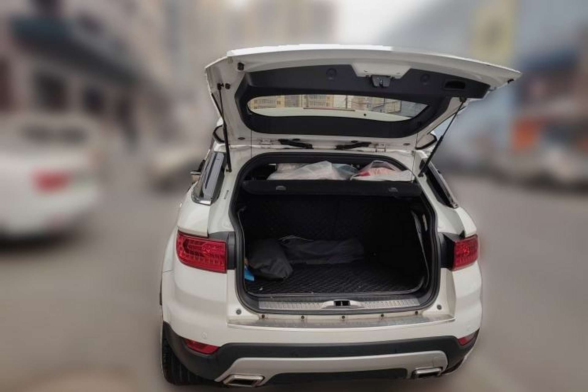 Used Land X7 2016 2.0T Panoramic Prestige Edition Trunk