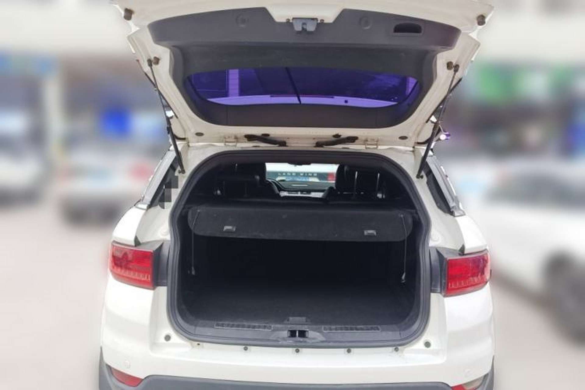 Used Land X7 2016 2.0T Panoramic Prestige Edition Trunk
