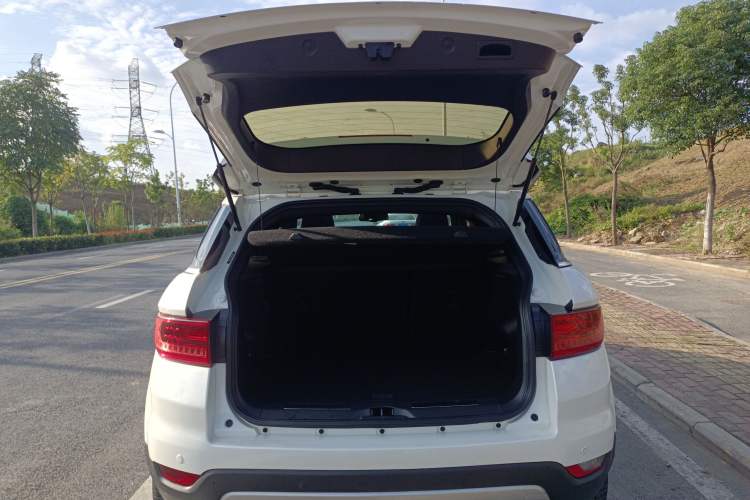 Used Land X7 2016 2.0T Panoramic Prestige Edition Trunk