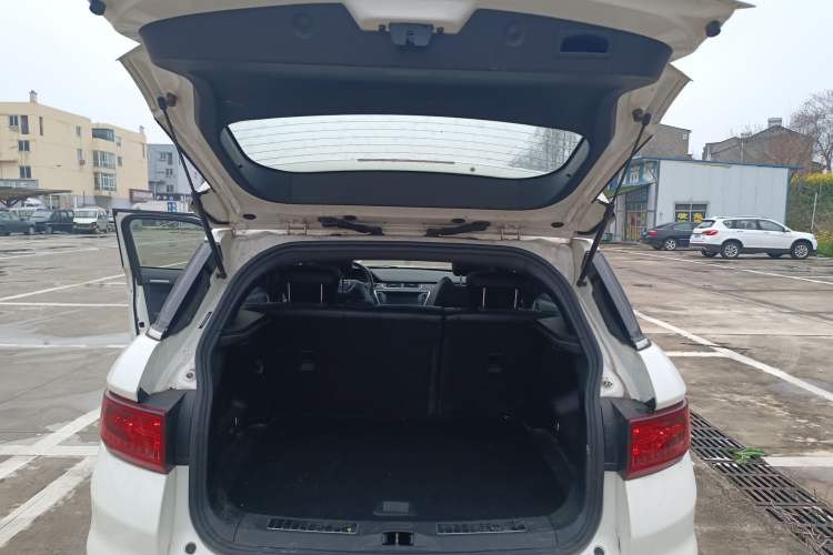 Used Land X7 2016 2.0T Panoramic Prestige Edition Trunk