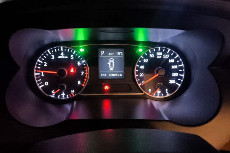 Used Land X7 2018 Geely Jingyue 1.5T Panoramic Luxury Model Odometer Close Up
