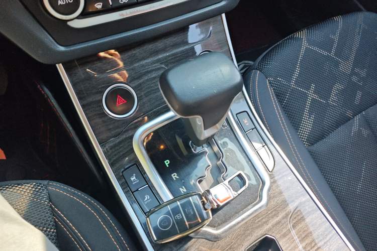 Used Land X7 2018 Jingyue 1.5T Panoramic Luxury Model Gear Lever