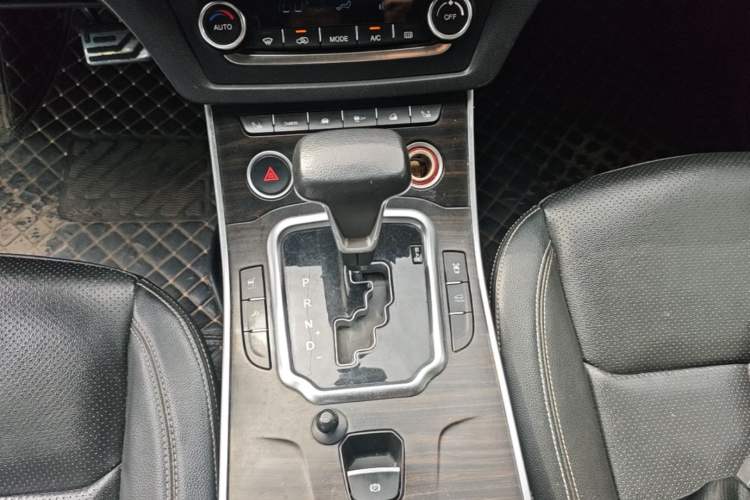 Used Land X7 2018 Geely Xingyue 1.5T Panoramic Supreme Model Gear Lever