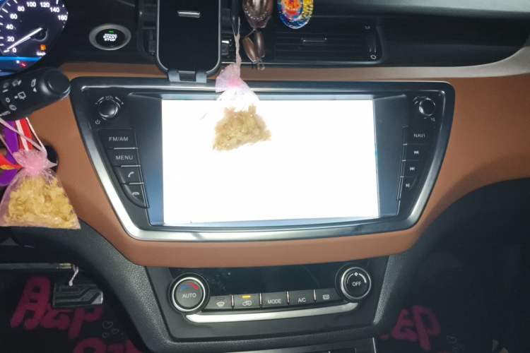 Used Land X7 2018 Geely Xingyue 1.5T Panoramic Supreme Model Audio And AC Panel