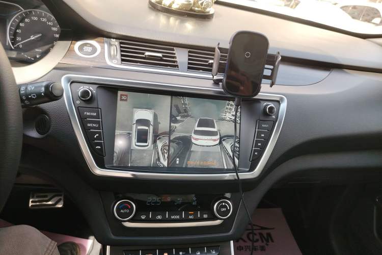 Used Land X7 2018 Geely Xingyue 1.5T Panoramic Supreme Model Audio And AC Panel
