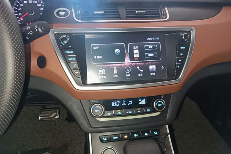 Used Land X7 2018 Geely Jingyue 1.5T Panoramic Luxury Model Audio And AC Panel