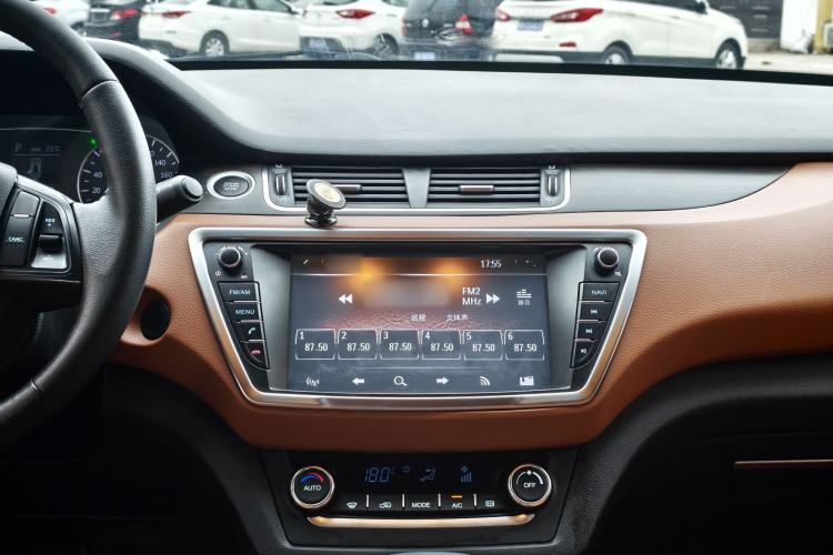 Used Land X7 2018 Geely Jingyue 1.5T Panoramic Luxury Model Audio And AC Panel