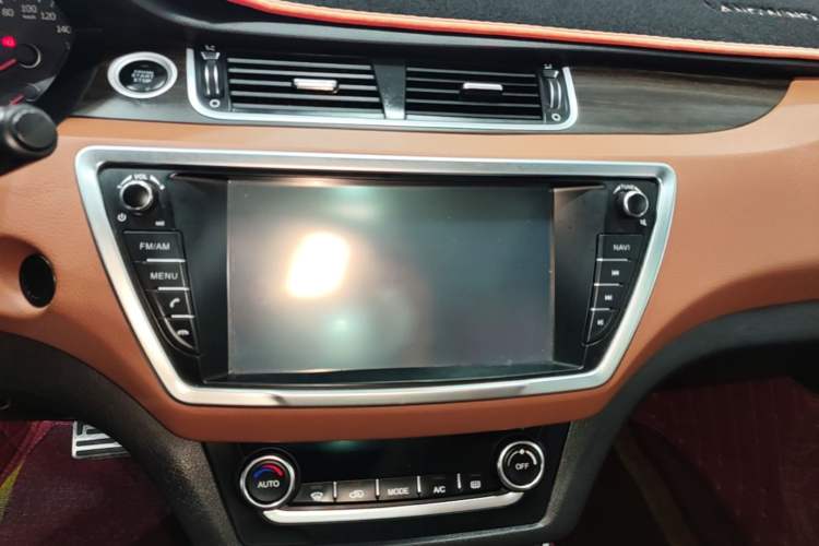 Used Land X7 2018 Geely Jingyue 1.5T Panoramic Luxury Model Audio And AC Panel