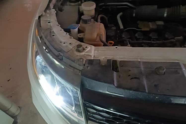 Used Land X7 2018 Geely Jingyue 1.5T Panoramic Luxury Model Engine Bay Right