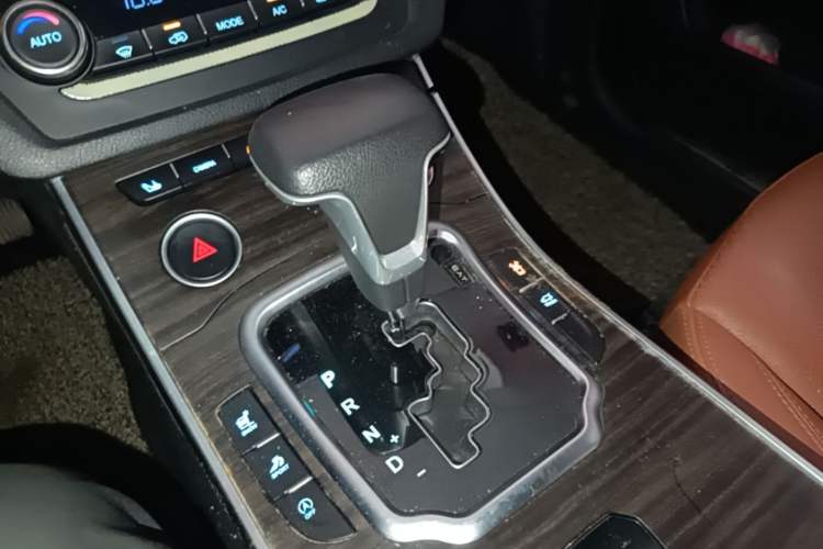 Used Land X7 2018 Geely Jingyue 1.5T Panoramic Luxury Model Gear Lever