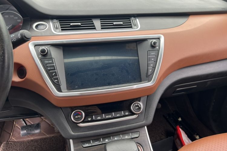 Used Land X7 2018 Geely Jingyue 1.5T Panoramic Luxury Model Interior 4