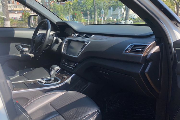 Used Land X7 2018 Geely Jingyue 1.5T Panoramic Luxury Model Interior 9