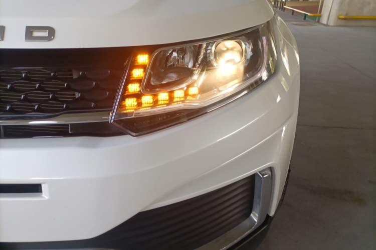 Used Land X7 2018 Jingyue 1.5T Panoramic Luxury Model Left Front Headlight