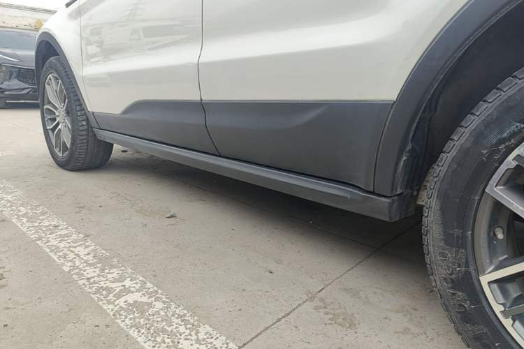 Used Land X7 2018 Geely Jingyue 1.5T Panoramic Luxury Model Left Side Sill