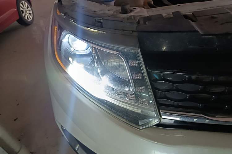 Used Land X7 2018 Geely Jingyue 1.5T Panoramic Luxury Model Right Front Headlight