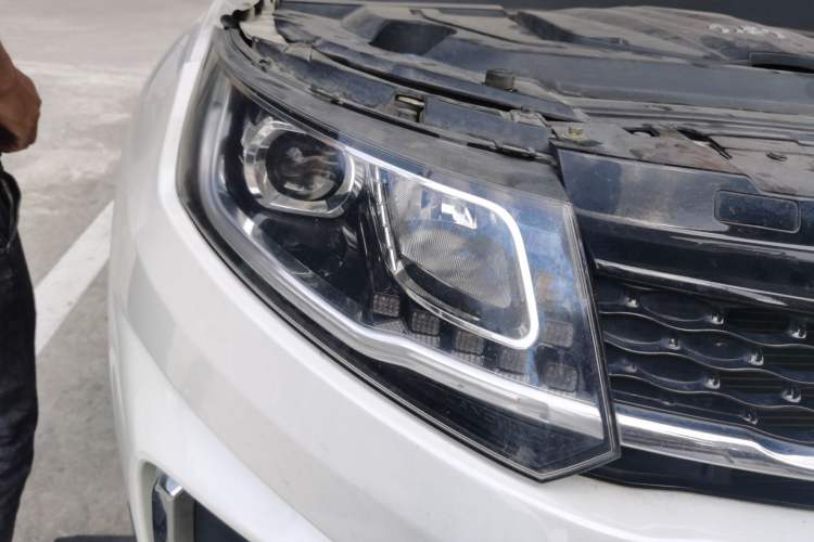 Used Land X7 2018 Jingyue 1.5T Panoramic Luxury Model Right Front Headlight