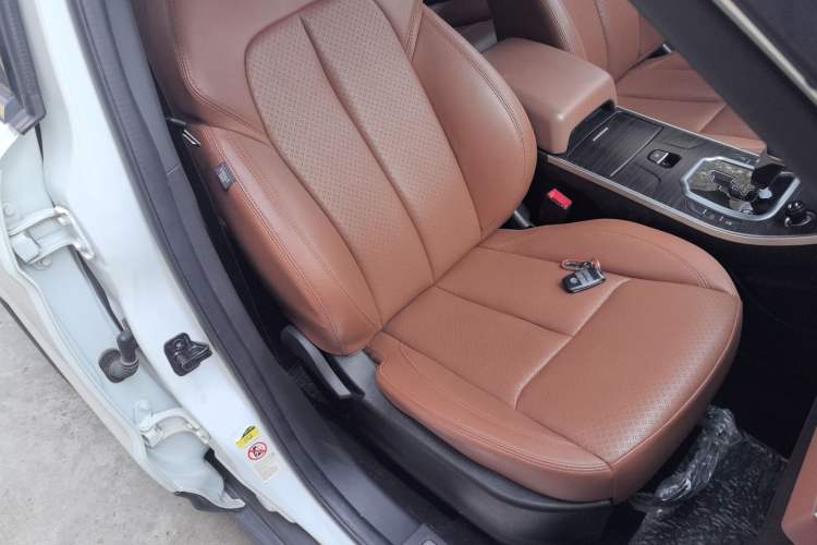 Used Land X7 2018 Geely Jingyue 1.5T Panoramic Luxury Model Right Front Seat