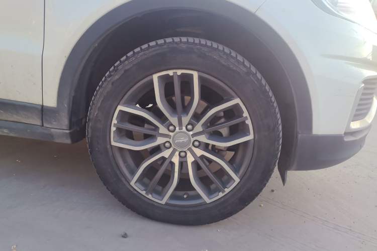 Used Land X7 2018 Jingyue 1.5T Panoramic Luxury Model Right Front Wheel Hub