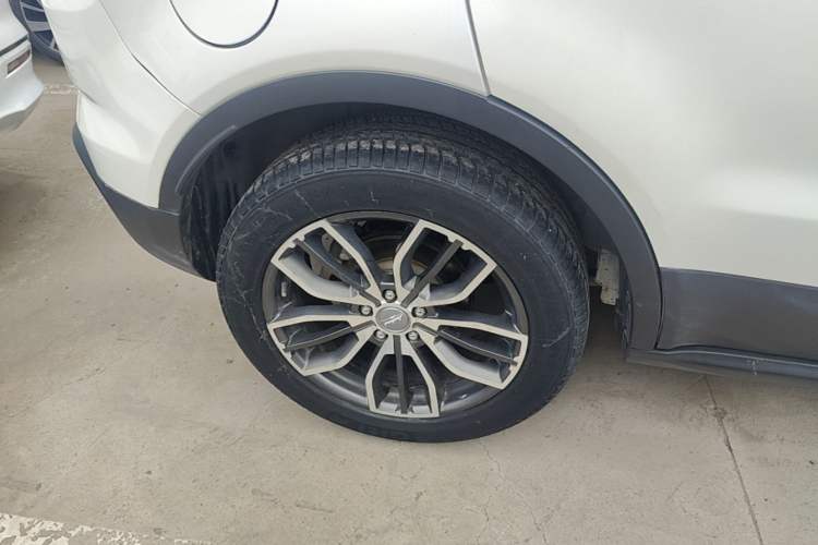 Used Land X7 2018 Geely Jingyue 1.5T Panoramic Luxury Model Right Rear Wheel Hub