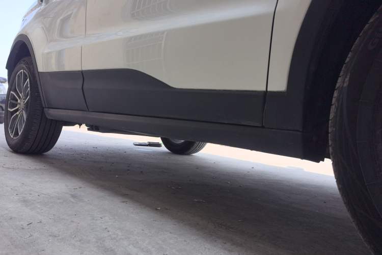 Used Land X7 2018 Geely Jingyue 1.5T Panoramic Luxury Model Right Side Sill