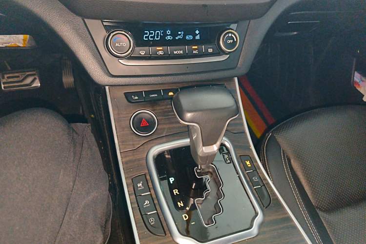 Used Land X7 2018 Geely Jingyue 1.5T Panoramic Luxury Model Gear Lever
