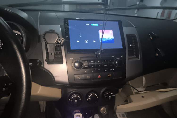 Used Land X8 2009 2.4L Gasoline 4x4 Luxury Edition Audio And AC Panel
