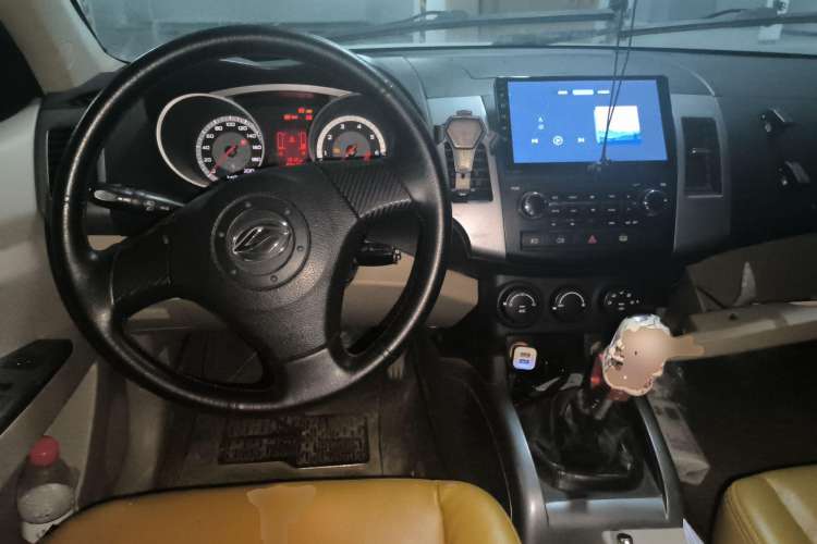 Used Land X8 2009 2.4L Gasoline 4x4 Luxury Edition Center Console
