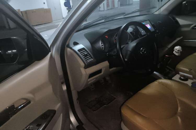 Used Land X8 2009 2.4L Gasoline 4x4 Luxury Edition Driver Seat