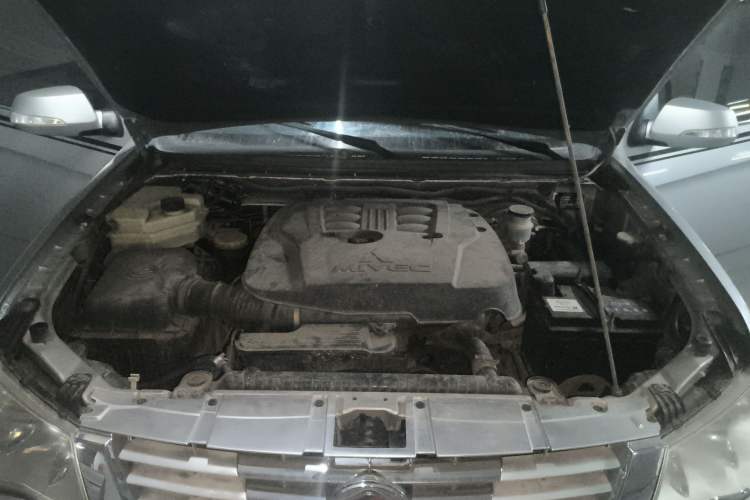 Used Land X8 2009 2.4L Gasoline 4x4 Luxury Edition Engine Bay